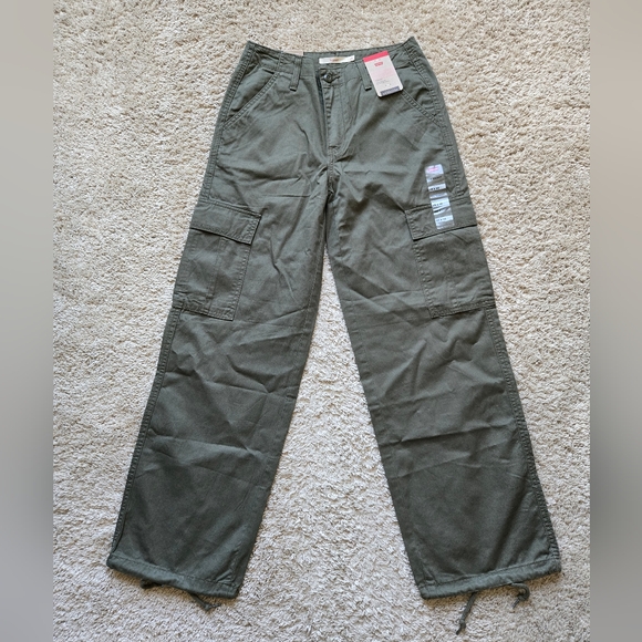 Levi's Pants - Levis NWOT 94 baggy cargo pants green mid rise lightweight womens 25